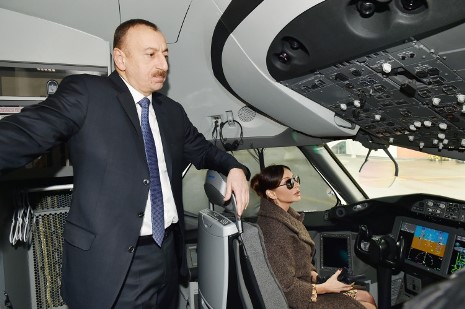 İlham Əliyev və xanımı təyyarədə - FOTOLAR